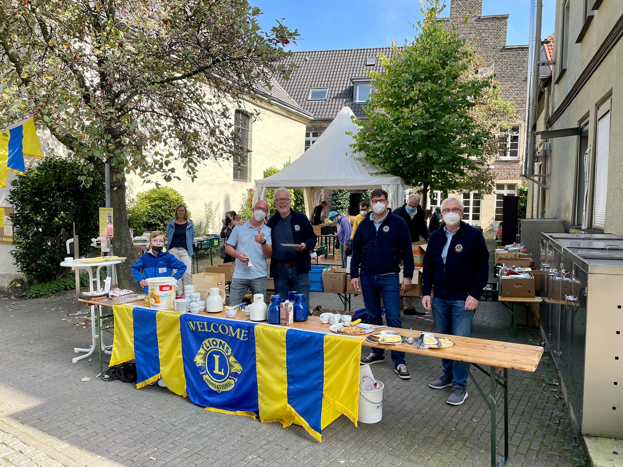 Büchermarkt vor der Gastkirche